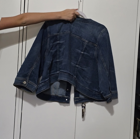 Torrid Denim Crop Jacket, Plus Size 5 - Picture 2 of 3